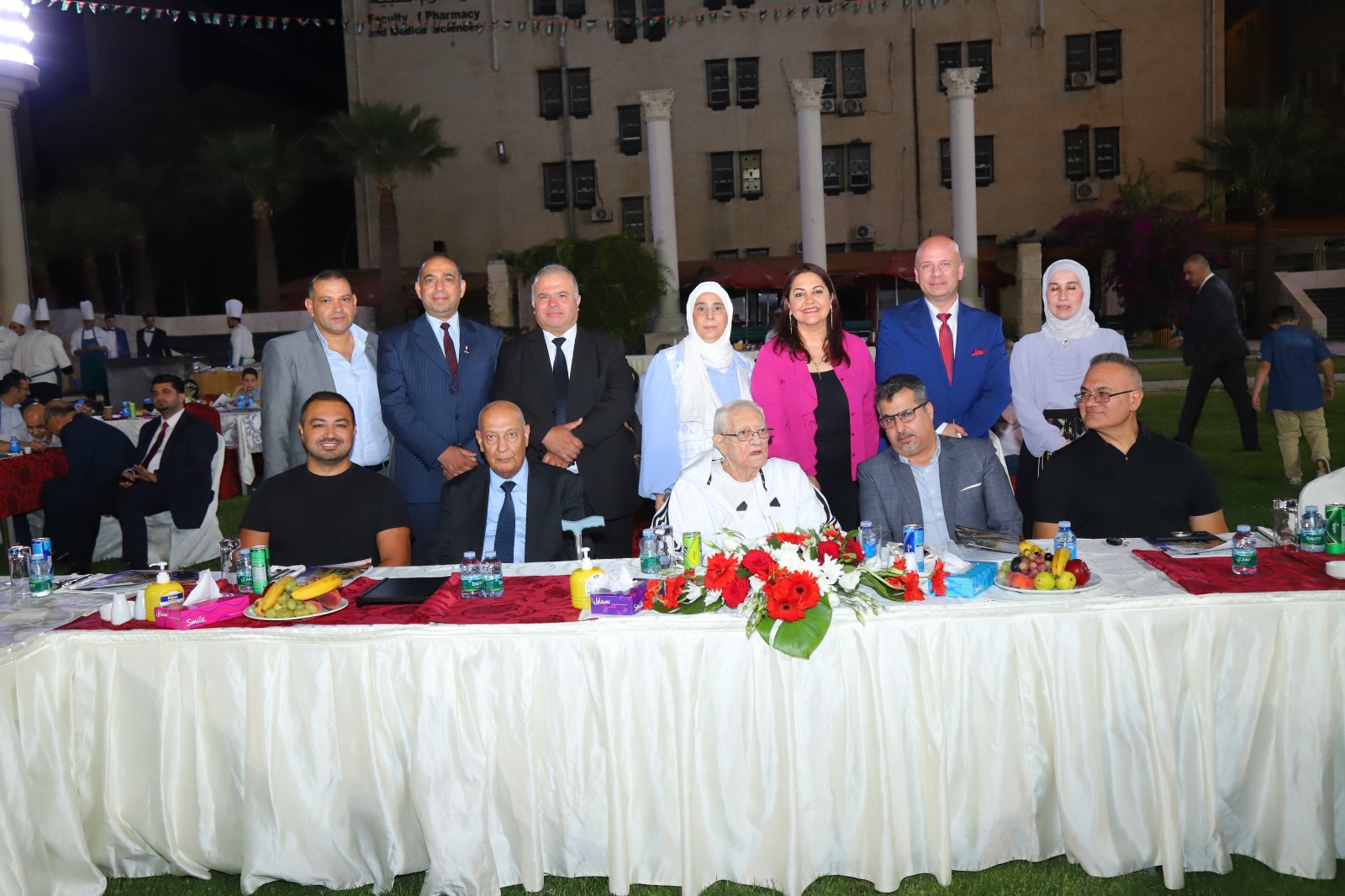 صورة حول : رئيس جامعة البترا يرعى حفل العشاء السنوي لنادي الجامعة رئيس جامعة البترا يرعى حفل العشاء السنوي لنادي الجامعة