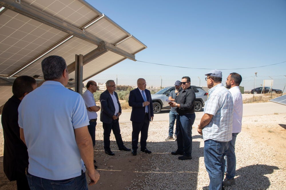 صورة حول : رئيس الجامعة الهاشمية يتفقد محطتي الطاقة الشمسية وتحلية المياه رئيس الجامعة الهاشمية يتفقد محطتي الطاقة الشمسية وتحلية المياه
