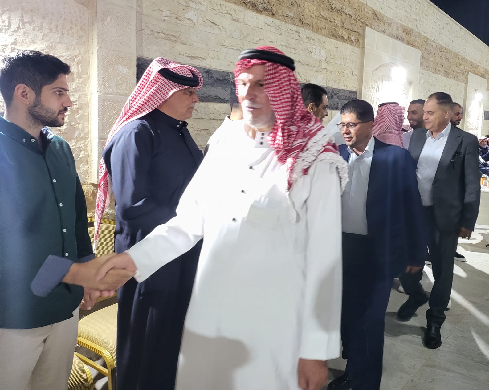 رجل الأعمال ناصر سعيد الركيبات يستقبل المهنئين بنجاح عملية زراعة الكلى