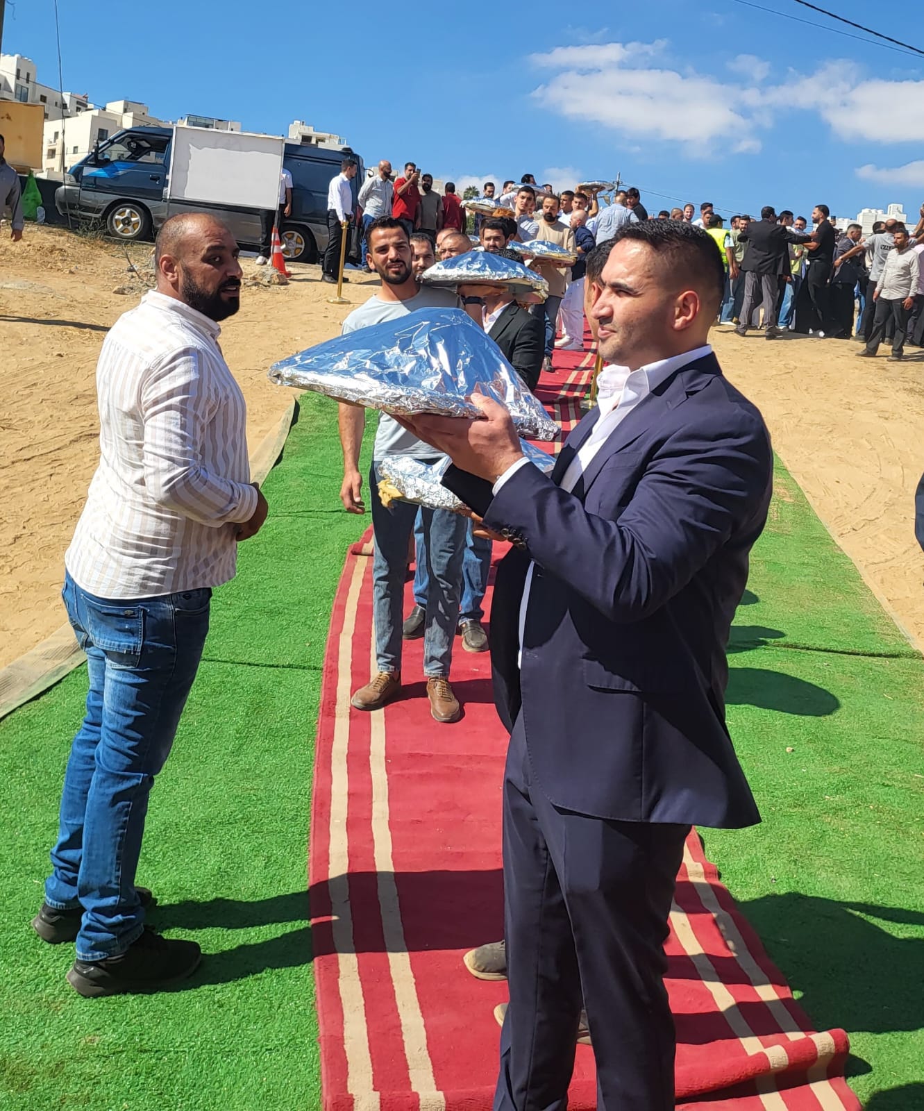 حشود غفيرة تشارك مروان الركيبات حفل زفاف نجله المهندس عبدالله في دابوق