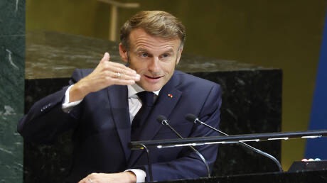 ماكرون يحث الناتو على ضبط النفس تجاه الطائرات الروسية