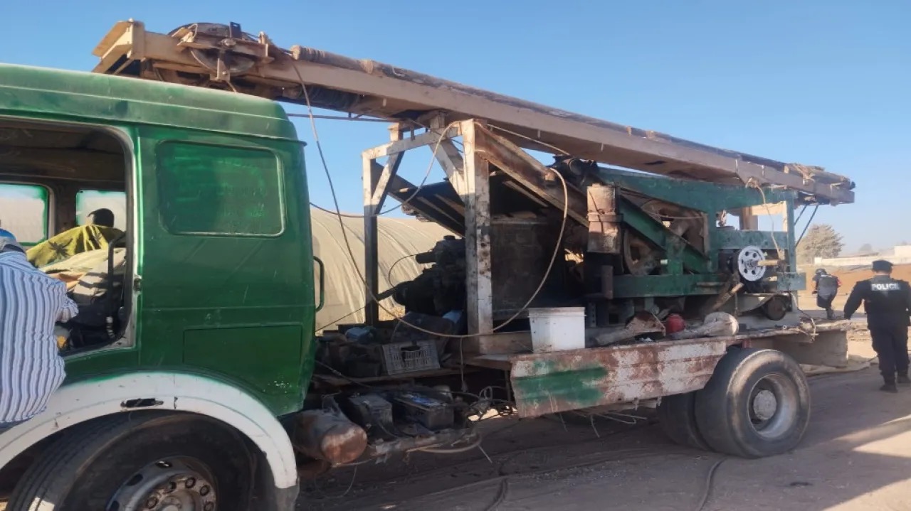 ضبط حفارة واعتداء على خط مياه رئيسي في الرمثا