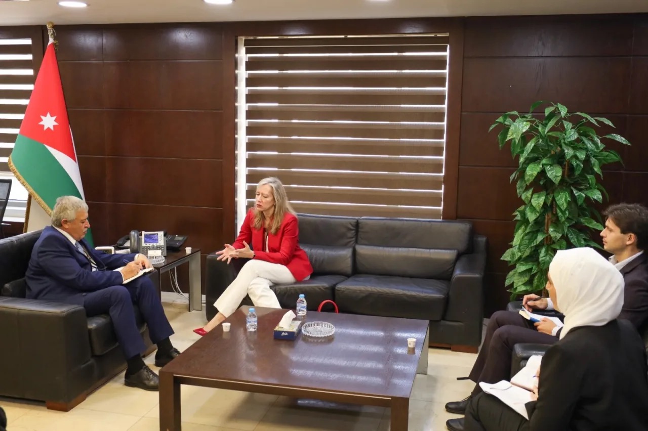 صورة حول : وزير النقل يناقش مع الأمم المتحدة تعزيز كفاءة خدمات النقل العام في الأردن وزير النقل يناقش مع الأمم المتحدة تعزيز كفاءة خدمات النقل العام في الأردن