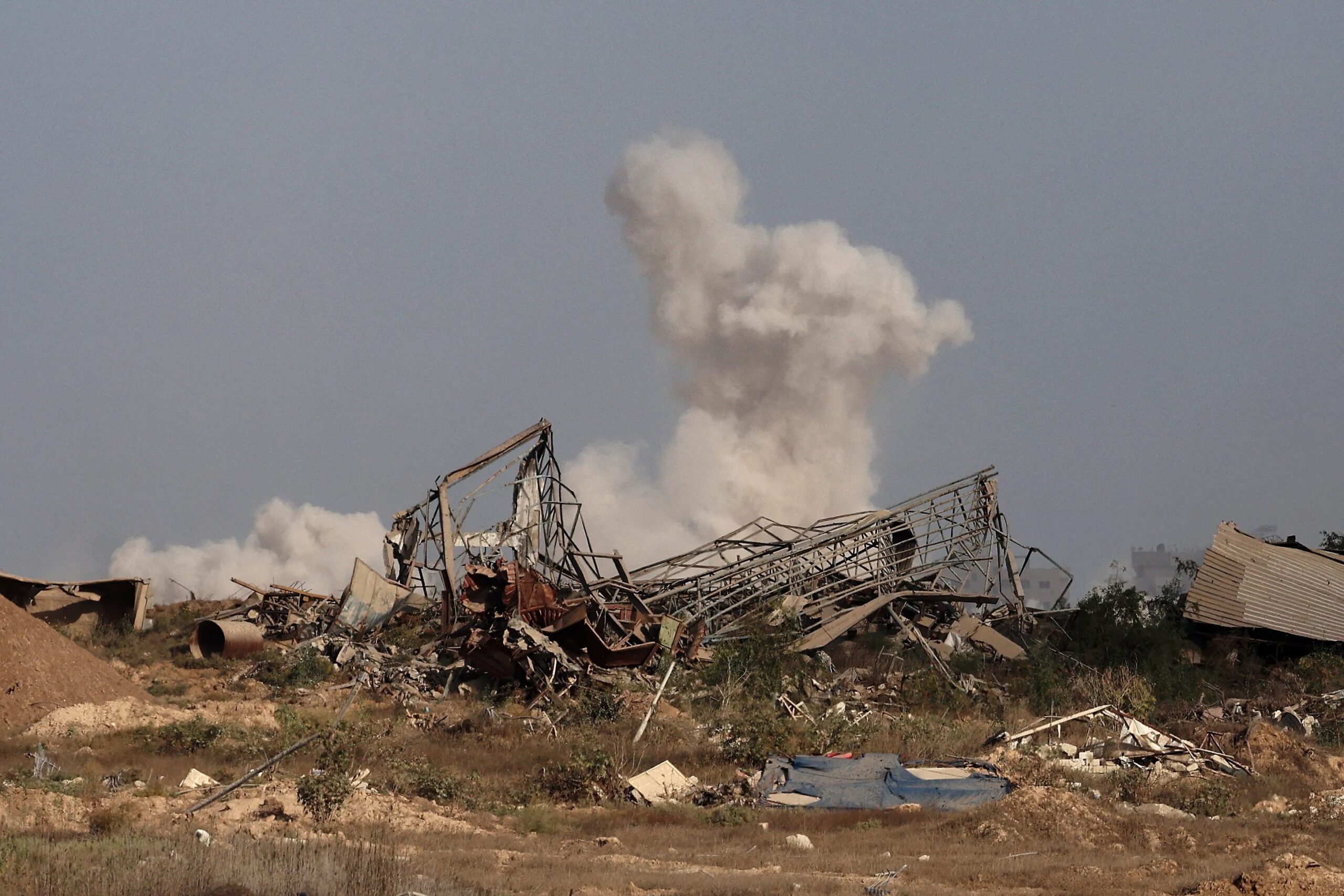 صورة حول : تواصل المجازر في غزة واستهداف مقاومين في الضفة تواصل المجازر في غزة واستهداف مقاومين في الضفة