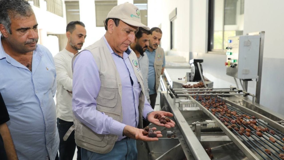 صورة حول : الرواشدة يطلع على مشاريع المركز الوطني للبحوث الزراعية الرواشدة يطلع على مشاريع المركز الوطني للبحوث الزراعية