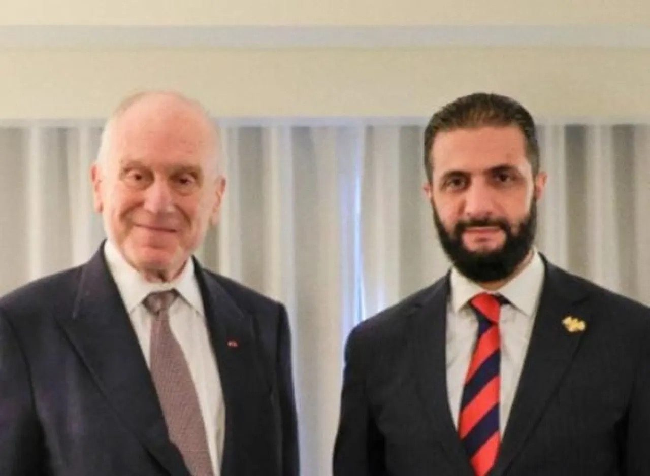 صورة حول : الشرع يلتقي رئيس الكونغرس اليهودي العالمي الشرع يلتقي رئيس الكونغرس اليهودي العالمي