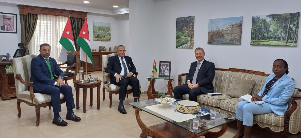 صورة حول : الأردن وبريطانيا يبحثان التعاون في المشاريع البيئية الأردن وبريطانيا يبحثان التعاون في المشاريع البيئية