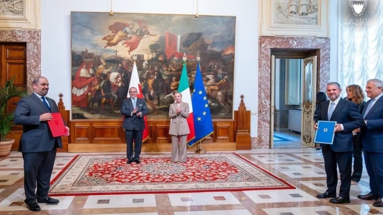 صورة حول : إيطاليا والبحرين توقعان مذكرة تفاهم إيطاليا والبحرين توقعان مذكرة تفاهم