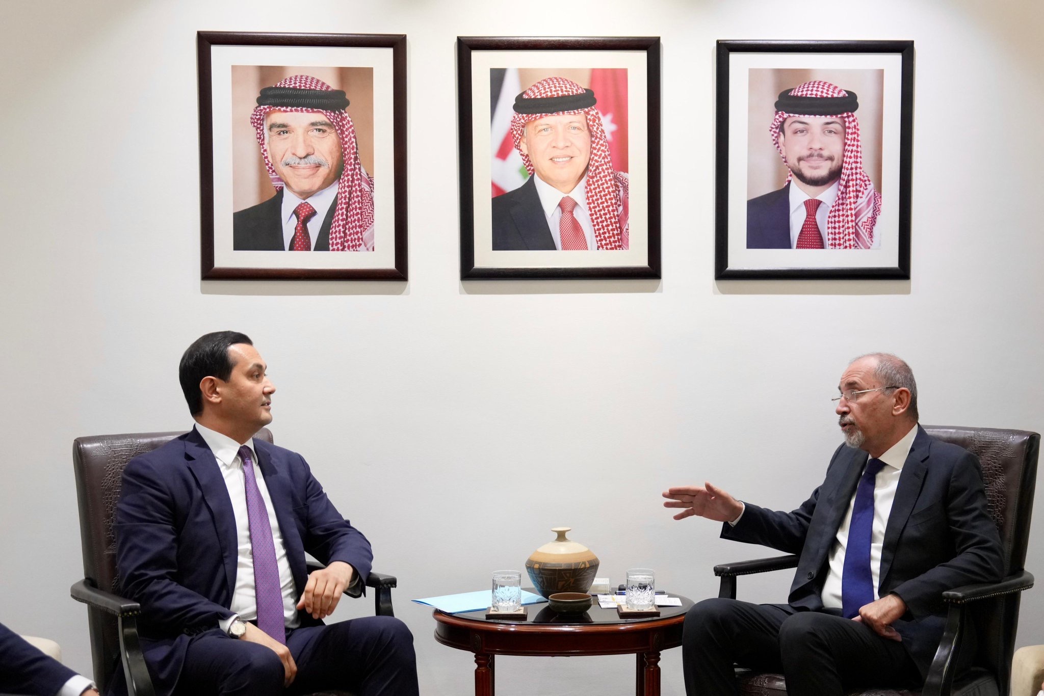 صورة حول : الصفدي يستقبل مستشار الرئيس الأوزبكستاني"صورة" الصفدي يستقبل مستشار الرئيس الأوزبكستاني"صورة"