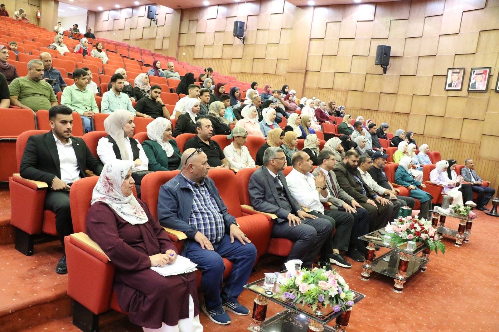 نادي العاملين في جامعة الطفيلة التقنية يكرّم أبناء العاملين الناجحين في الثانوية العامة