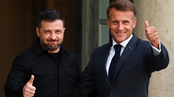 ماكرون: أوروبا جاهزة لمنح أوكرانيا ضمانات أمنية بعد اتفاق سلام.. وزيلينسكي: لا مؤشرات على نوايا روسية لإنهاء الحرب