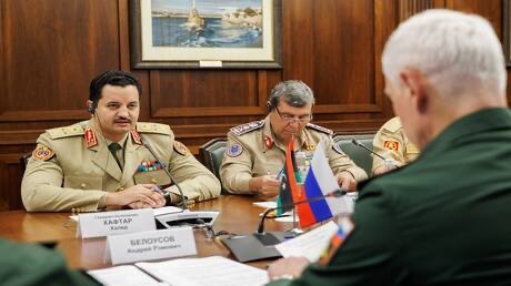 صورة حول : وزير الدفاع الروسي يلتقي خالد حفتر لتأكيد التعاون العسكري بين روسيا وليبيا وزير الدفاع الروسي يلتقي خالد حفتر لتأكيد التعاون العسكري بين روسيا وليبيا