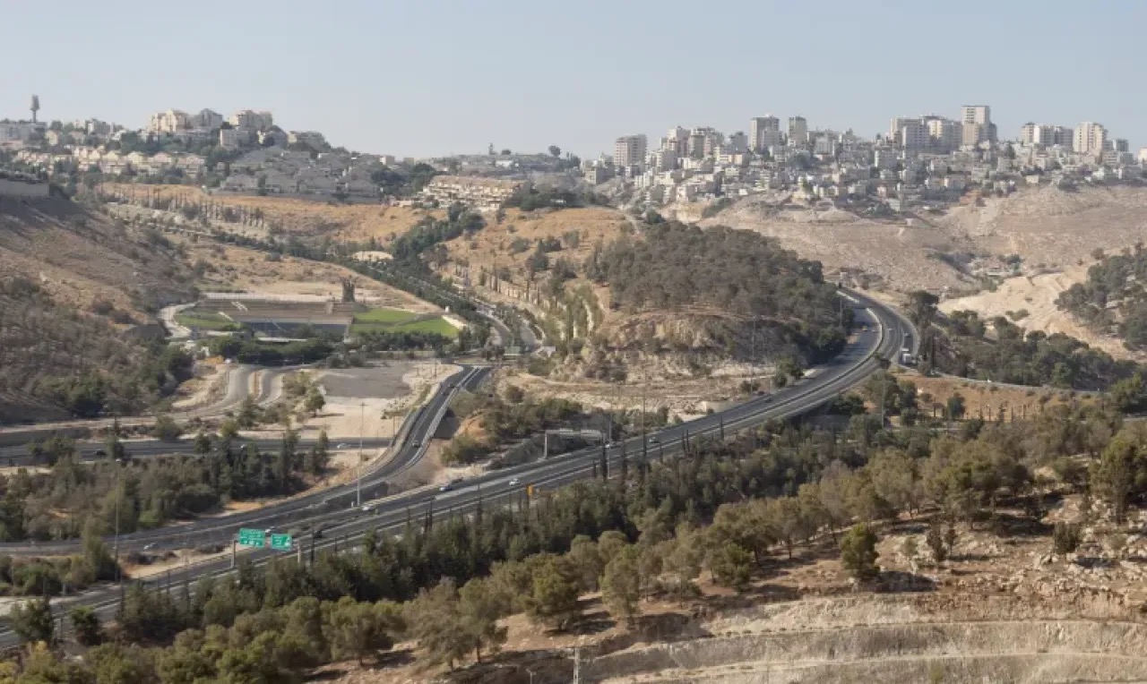 صورة حول : استطلاع إسرائيلي: غالبية وزراء الحكومة يؤيدون “فرض السيادة” على الضفة الغربية استطلاع إسرائيلي: غالبية وزراء الحكومة يؤيدون “فرض السيادة” على الضفة الغربية