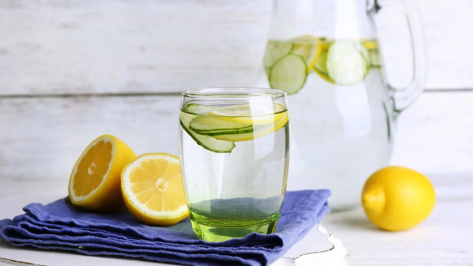 صورة حول : الماء بالليمون ليس وسيلة سحرية لإنقاص الوزن وقد يضر بعض مرضى الجهاز الهضمي الماء بالليمون ليس وسيلة سحرية لإنقاص الوزن وقد يضر بعض مرضى الجهاز الهضمي