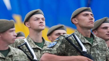 متطوعو القوات الأوكرانية يُجبرون على الانضمام للمشاة دون اختيار تخصصاتهم