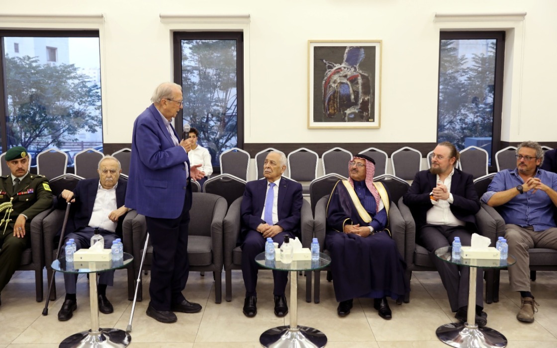 صورة حول : العيسوي ينقل تعازي الملك وولي العهد لعائلات متوفين في عجلون وعمان العيسوي ينقل تعازي الملك وولي العهد لعائلات متوفين في عجلون وعمان