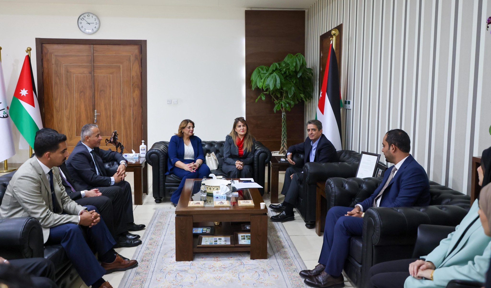 العدوان يلتقي مركز الشفافية لتعزيز مشاركة الشباب