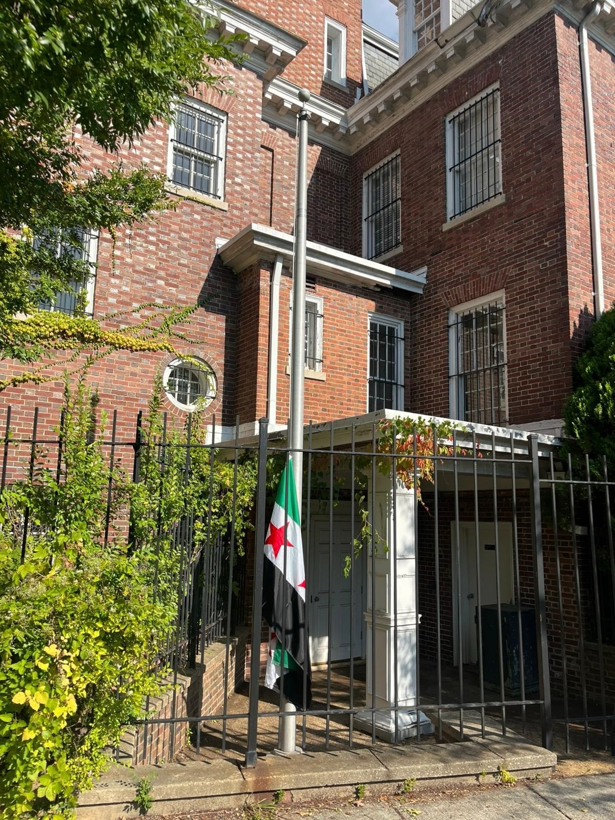 الشيباني يرفع العلم السوري في واشنطن