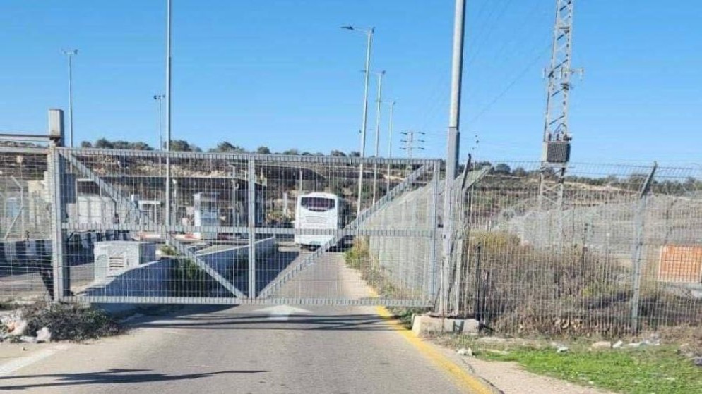 صورة حول : الاحتلال الإسرائيلي يفرض تصاريح خاصة على سكان شمال غرب القدس الاحتلال الإسرائيلي يفرض تصاريح خاصة على سكان شمال غرب القدس