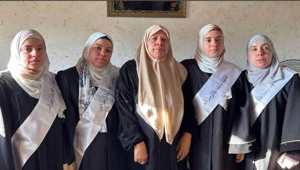 صورة حول : شقيقات يحفظن القرآن الكريم معًا بالضفة شقيقات يحفظن القرآن الكريم معًا بالضفة