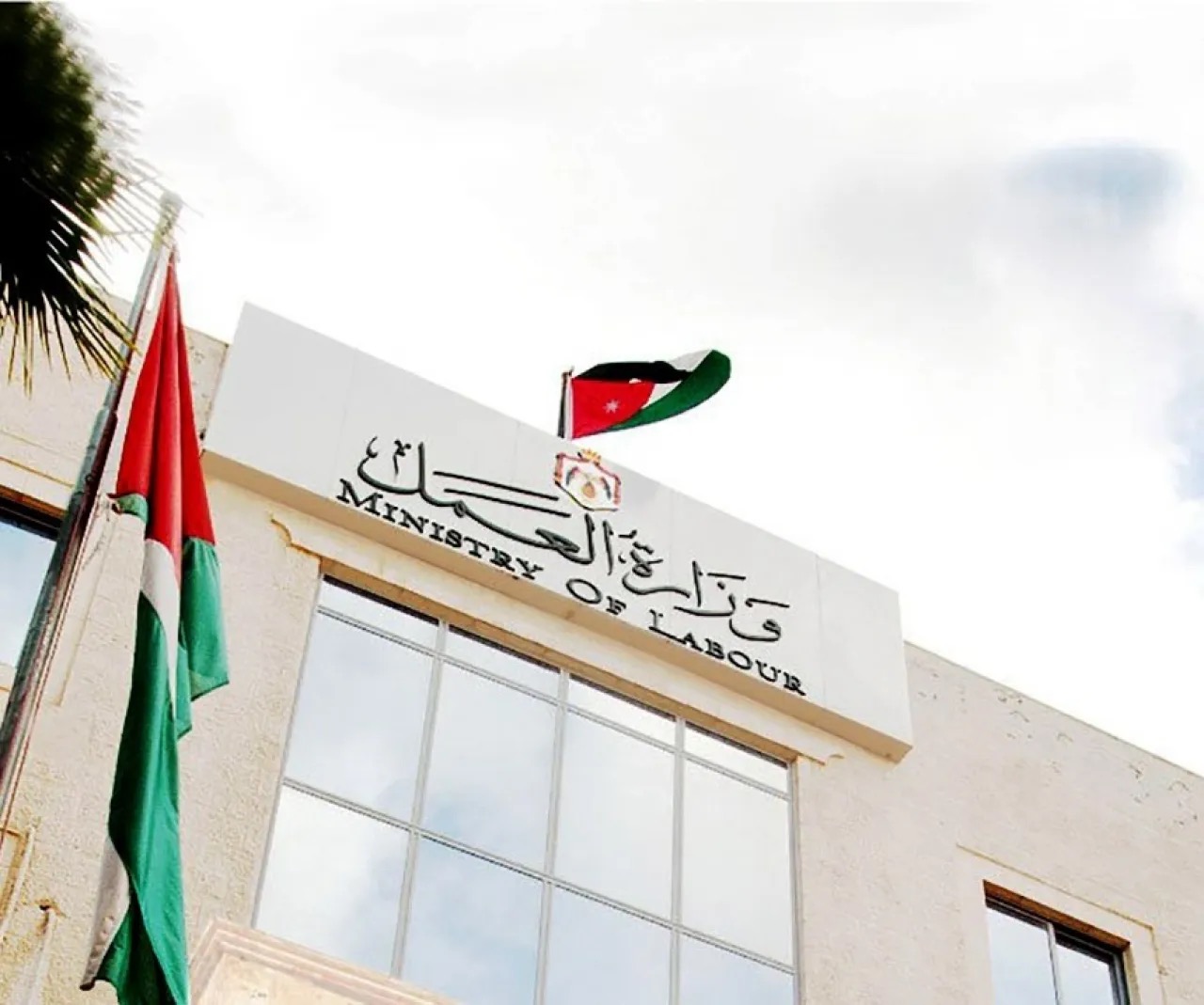 صورة حول : وزارة العمل: أكثر من 4600 مخالفة و6900 شكوى عمالية منذ مطلع العام وزارة العمل: أكثر من 4600 مخالفة و6900 شكوى عمالية منذ مطلع العام