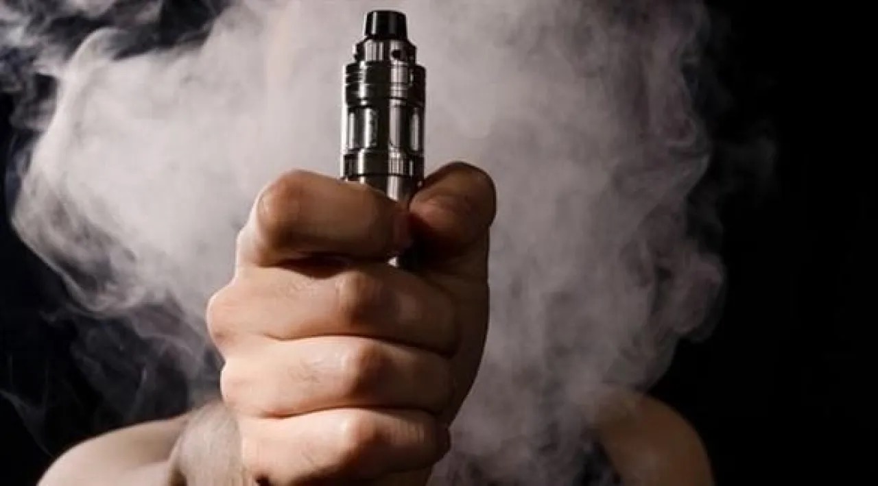 صورة حول : السجائر الإلكترونية ترفع خطر الإصابة بالسكري لدى الشباب السجائر الإلكترونية ترفع خطر الإصابة بالسكري لدى الشباب