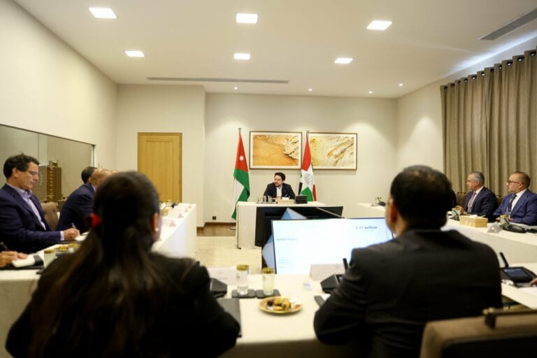 صورة حول : سمو الأمير الحسين يترأس اجتماع المجلس الوطني لتكنولوجيا المستقبل سمو الأمير الحسين يترأس اجتماع المجلس الوطني لتكنولوجيا المستقبل