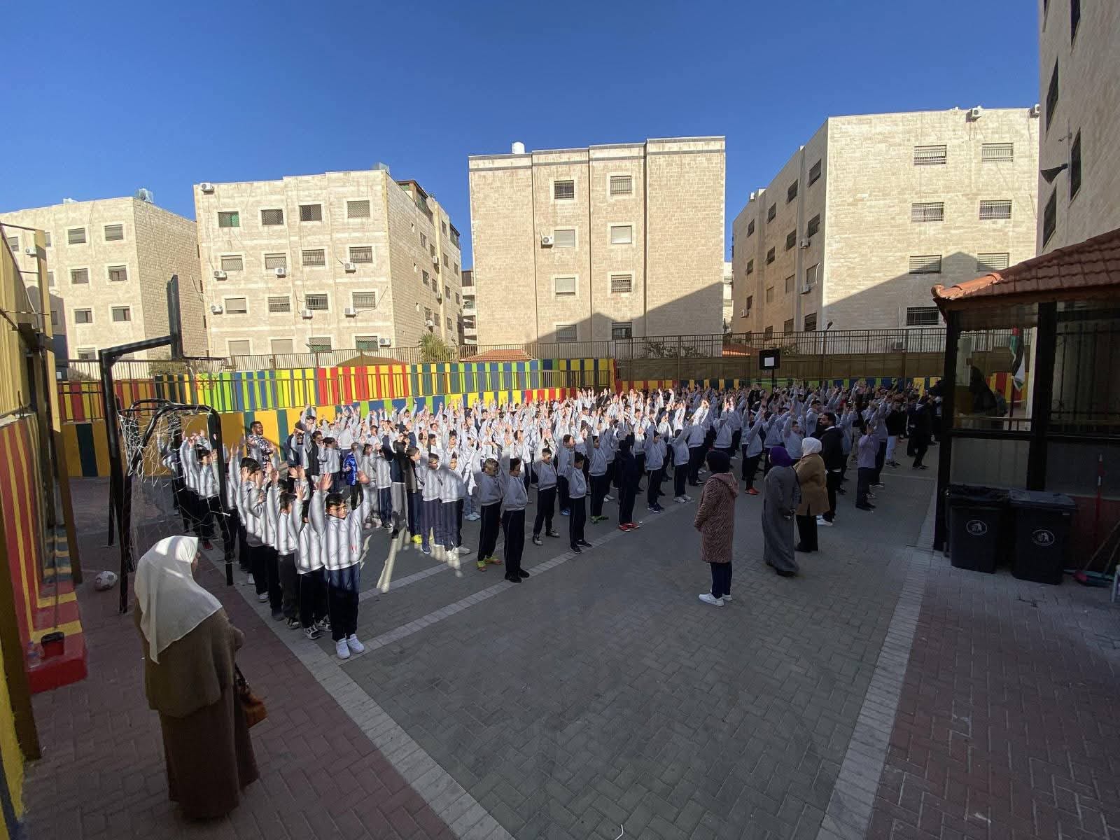 حمادنة لطلبة مدرسة المنار : انتم جيل الفرص والريادة لا جيل التحديات والتلقي