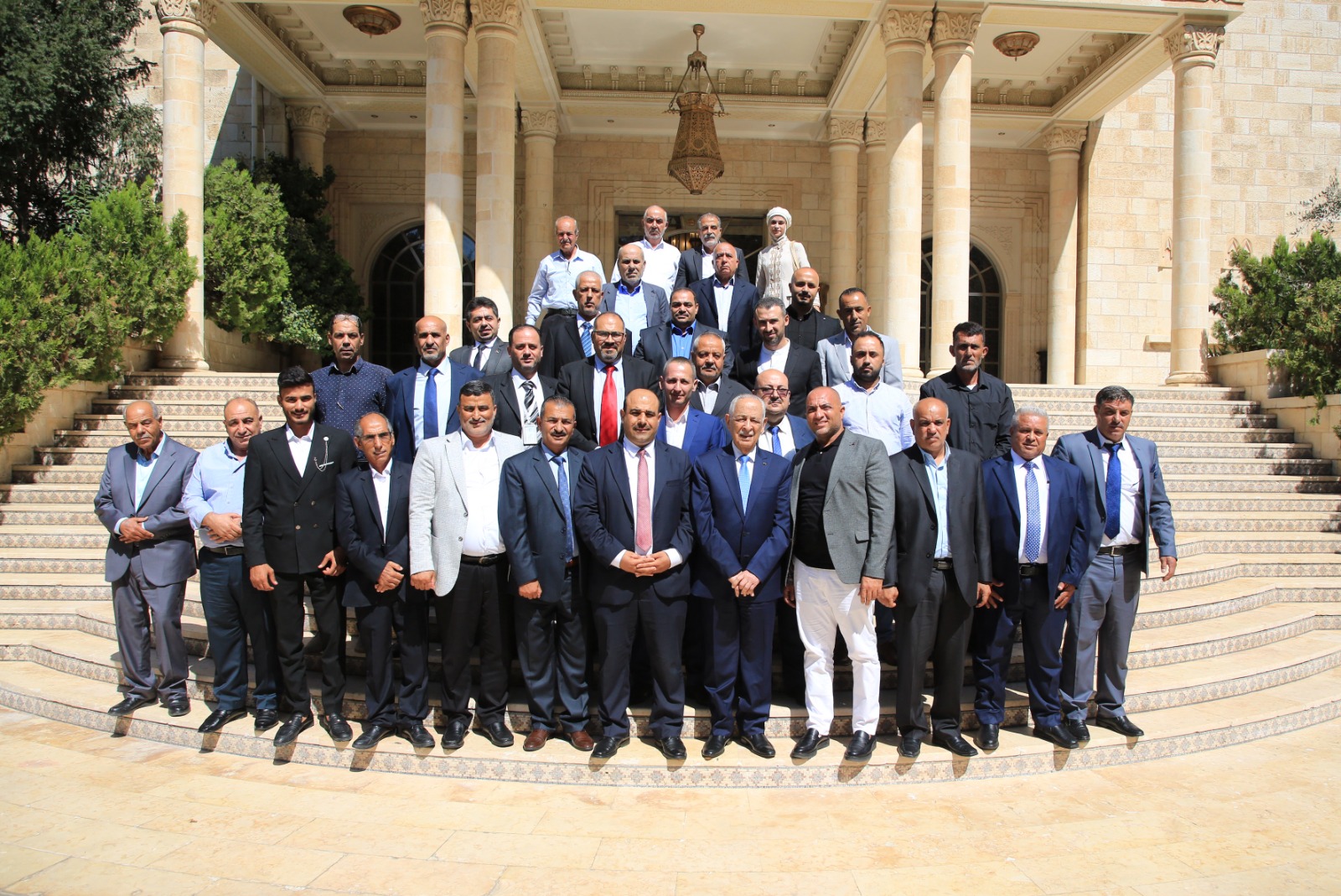 صورة حول : العيسوي يلتقي وفدا من النقابة العامة لأصحاب المهن الميكانيكية العيسوي يلتقي وفدا من النقابة العامة لأصحاب المهن الميكانيكية