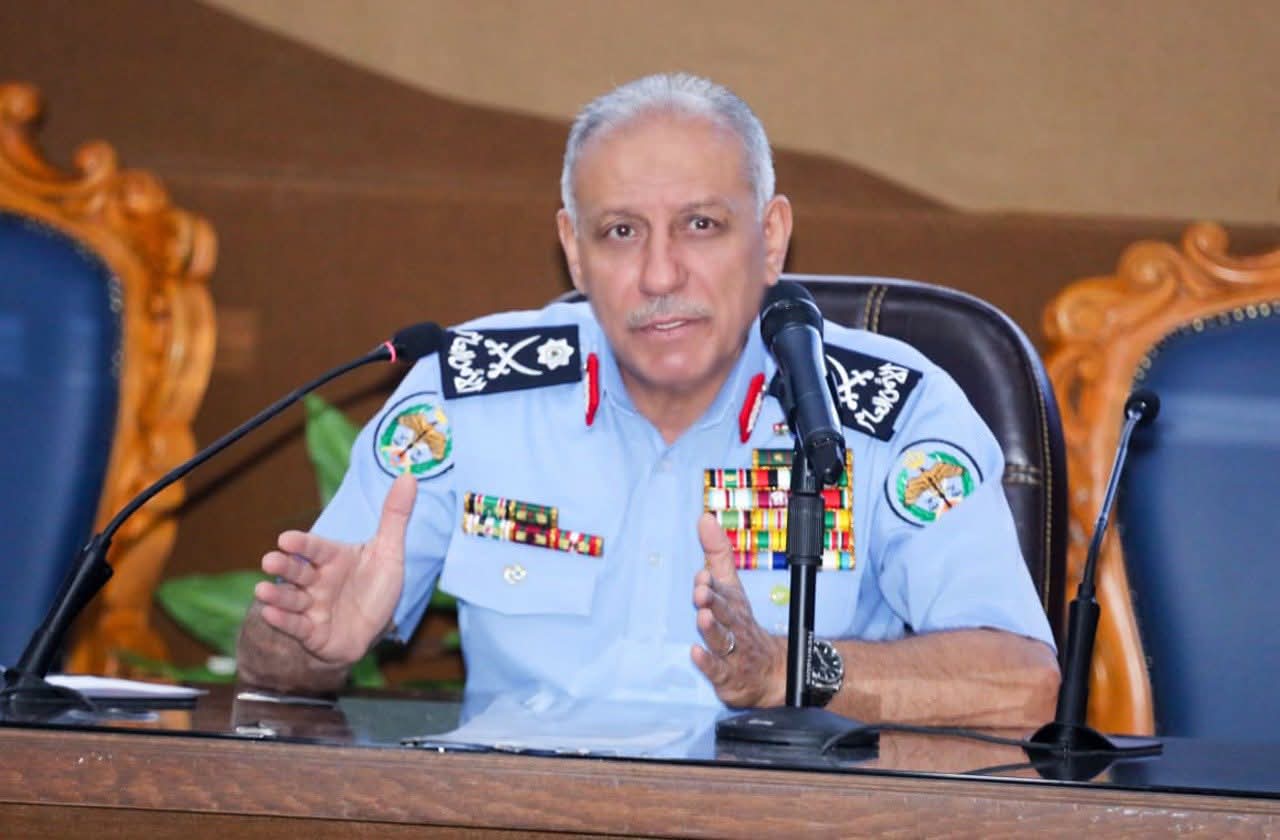 مدير الأمن العام يحاضر في كلية القيادة والأركان الملكية