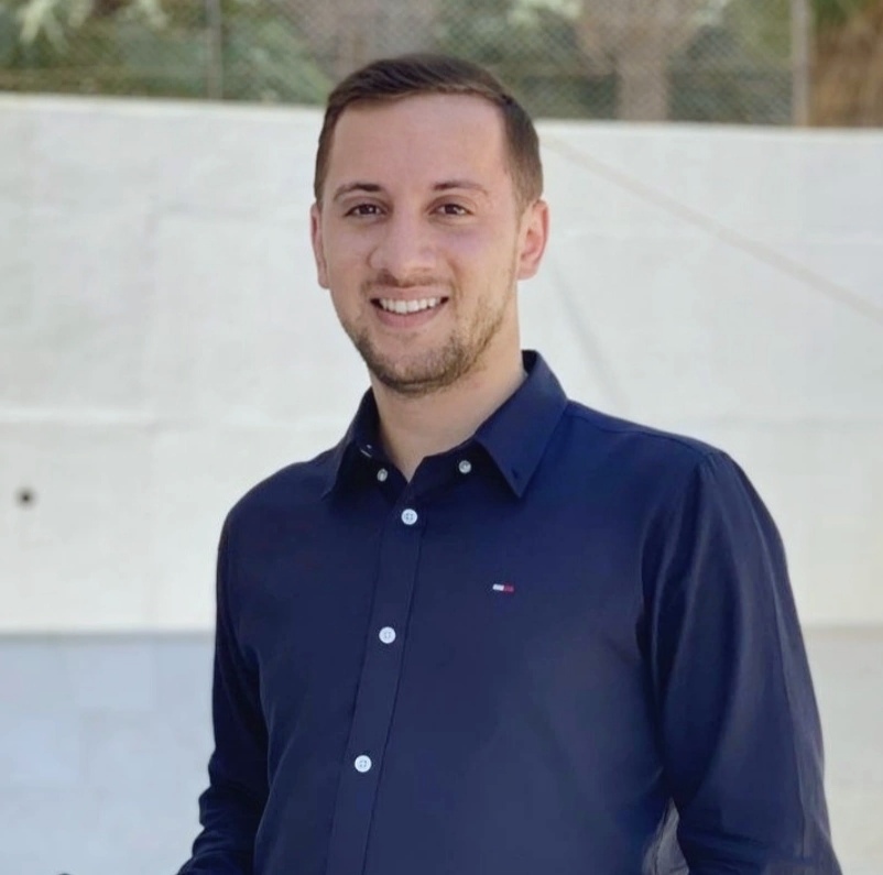 د. بزبز يكتب ..دور المعلّم الأردني في غرس القيم والاتجاهات والاستخدام الأمثل لوسائل التواصل الاجتماعي.