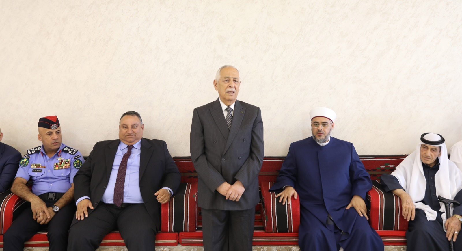 مندوبا عن الملك وولي العهد. العيسوي يعزي: بني خالد والمحارمة والعربيات والخليفات والخشمان والعدينات