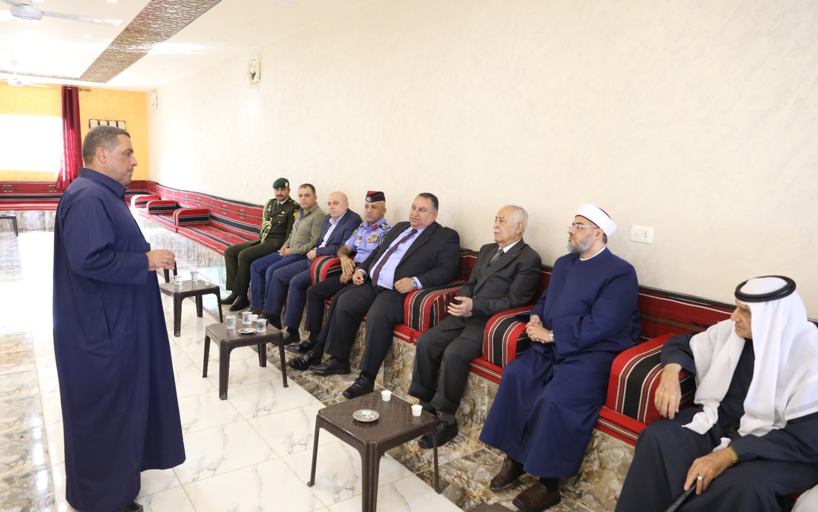 صورة حول : مندوبا عن الملك وولي العهد. العيسوي يعزي: بني خالد والمحارمة والعربيات والخليفات والخشمان والعدينات مندوبا عن الملك وولي العهد. العيسوي يعزي: بني خالد والمحارمة والعربيات والخليفات والخشمان والعدينات