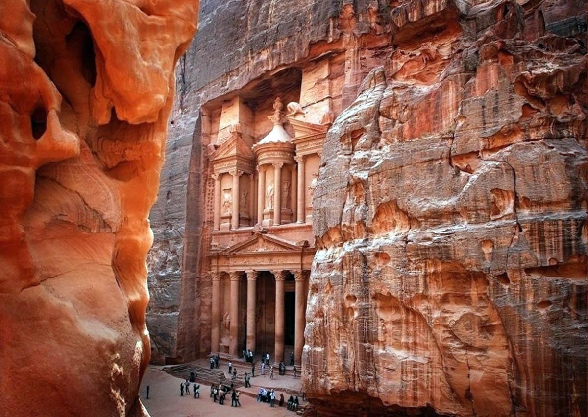 صورة حول : البتراء تستضيف يوم السياحة العالمي وقمة عجائب الدنيا السبع الجديدة البتراء تستضيف يوم السياحة العالمي وقمة عجائب الدنيا السبع الجديدة