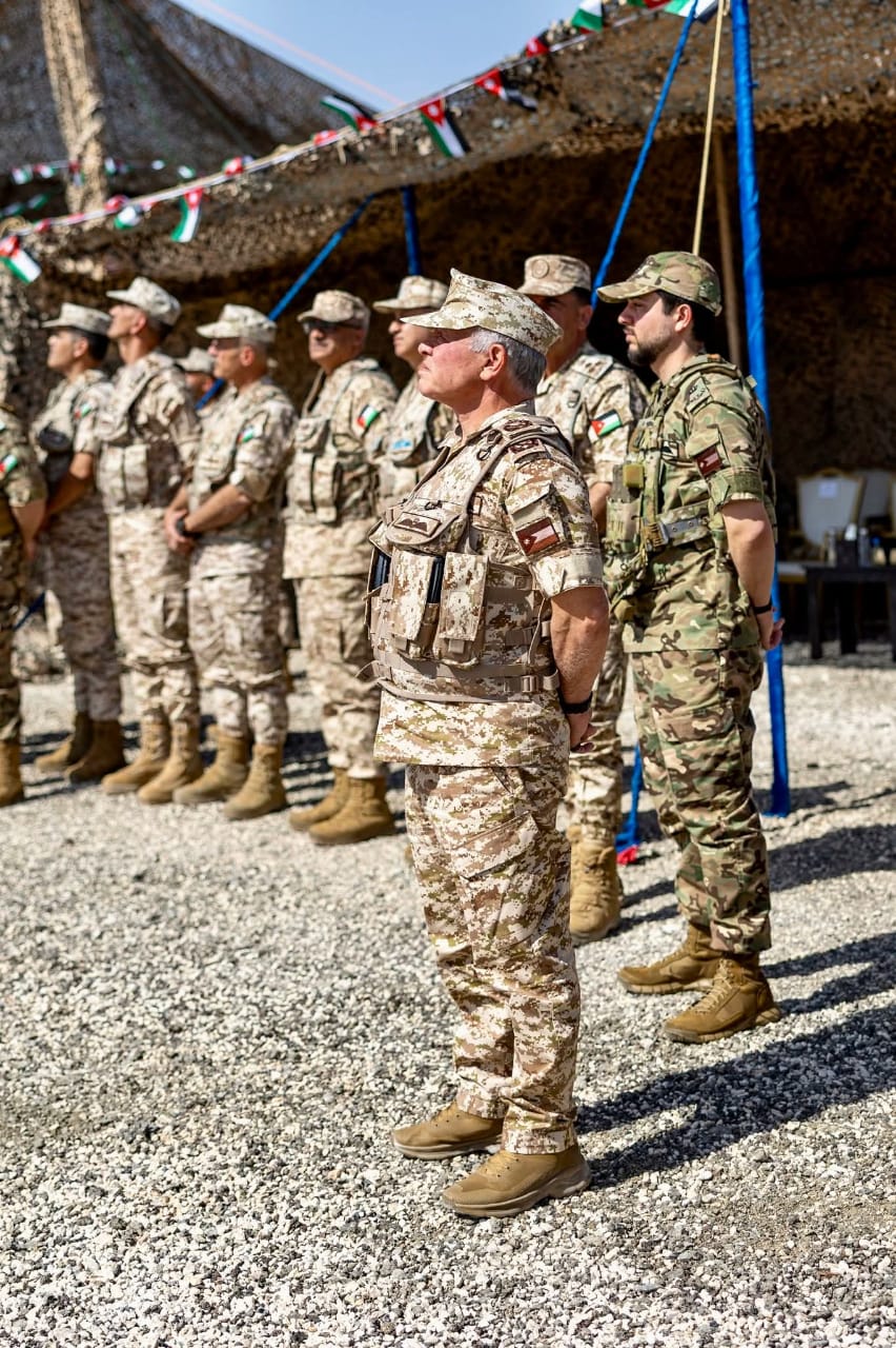 صورة حول : الملك وولي العهد يتابعان تمرين "درع السماء" للدفاع الجوي الملكي الملك وولي العهد يتابعان تمرين "درع السماء" للدفاع الجوي الملكي