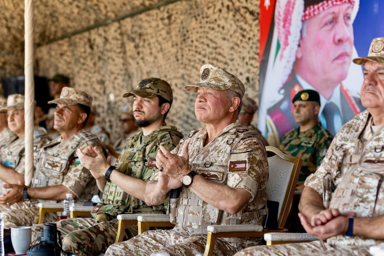 الملك وولي العهد يتابعان تمرين "درع السماء" للدفاع الجوي الملكي