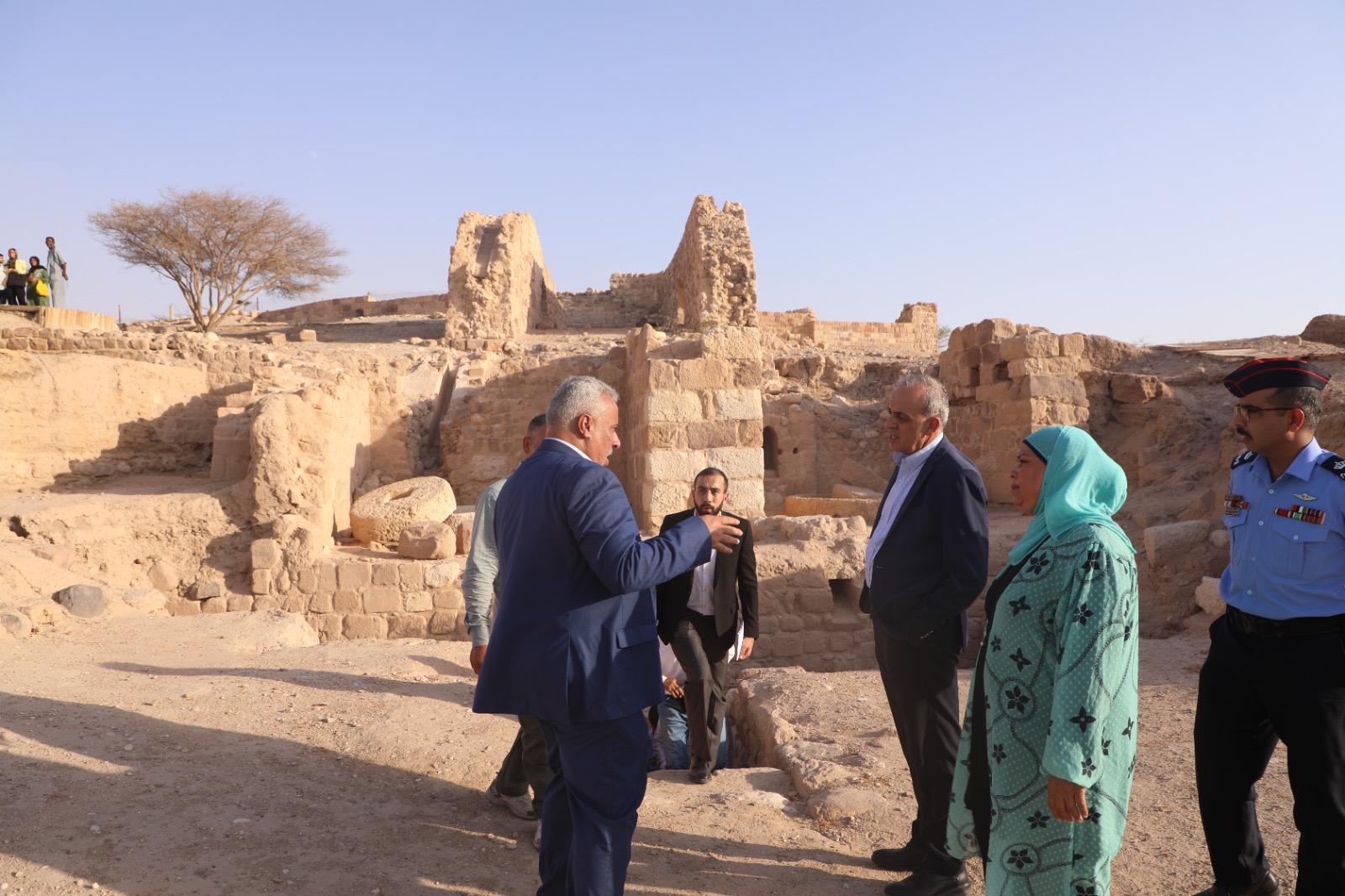 وزير السياحة والآثار يتفقد متحف أخفض مكان على سطح الأرض والمواقع الأثرية في الأغوار الجنوبية