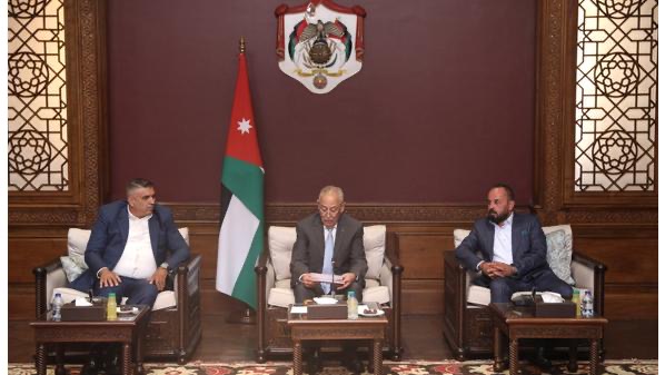 رئيس الديوان الملكي يؤكد استمرار الأردن في مسيرة التحديث"صور"