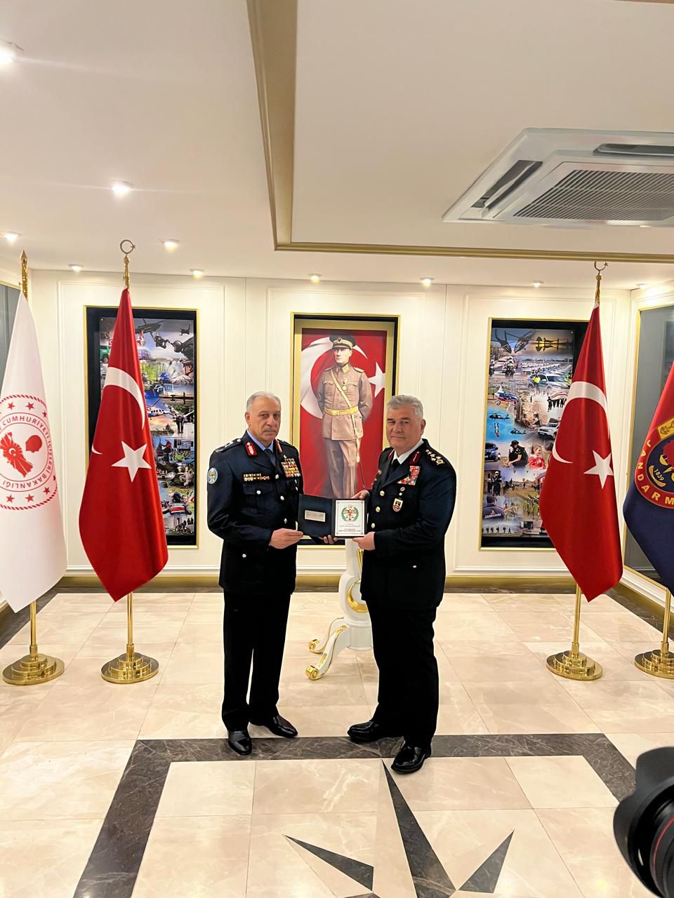 مدير الأمن العام يشارك في معرض معدات الأمن الداخلي في أنقرة"صورة"