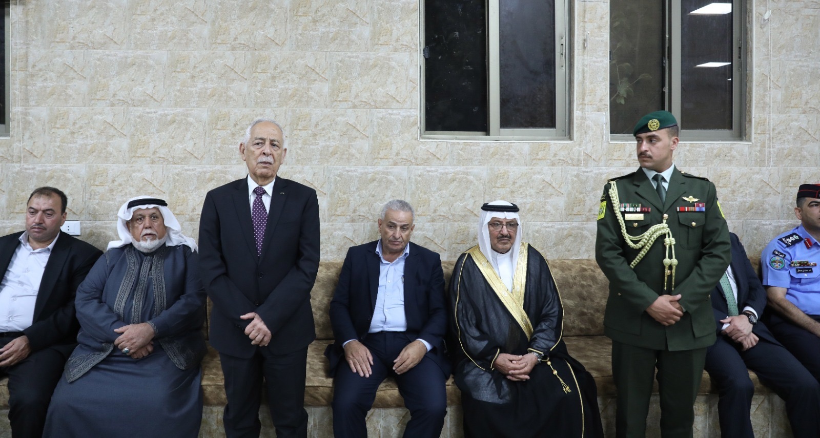 صورة حول : مندوبا عن الملك وولي العهد.. العيسوي يعزي عشيرة الصمادي"صورة" مندوبا عن الملك وولي العهد.. العيسوي يعزي عشيرة الصمادي"صورة"