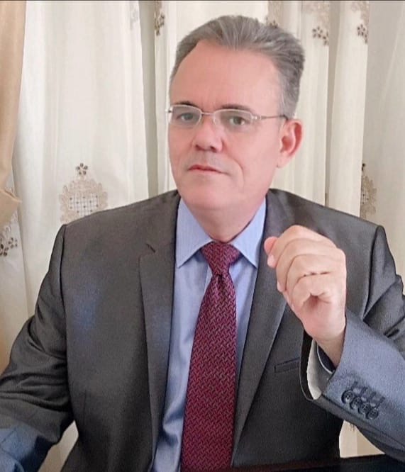 أهبل من لا يعلم أن الثلم الأعوج من الثور الكبير