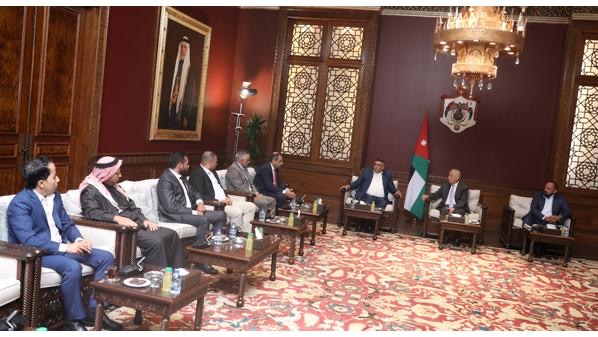 رئيس الديوان الملكي يؤكد استمرار الأردن في مسيرة التحديث"صور"