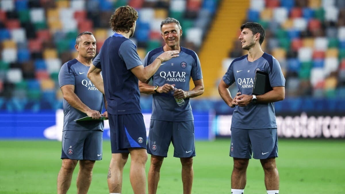 صورة حول : أزمة سياسية في غرفة ملابس سان جيرمان أزمة سياسية في غرفة ملابس سان جيرمان