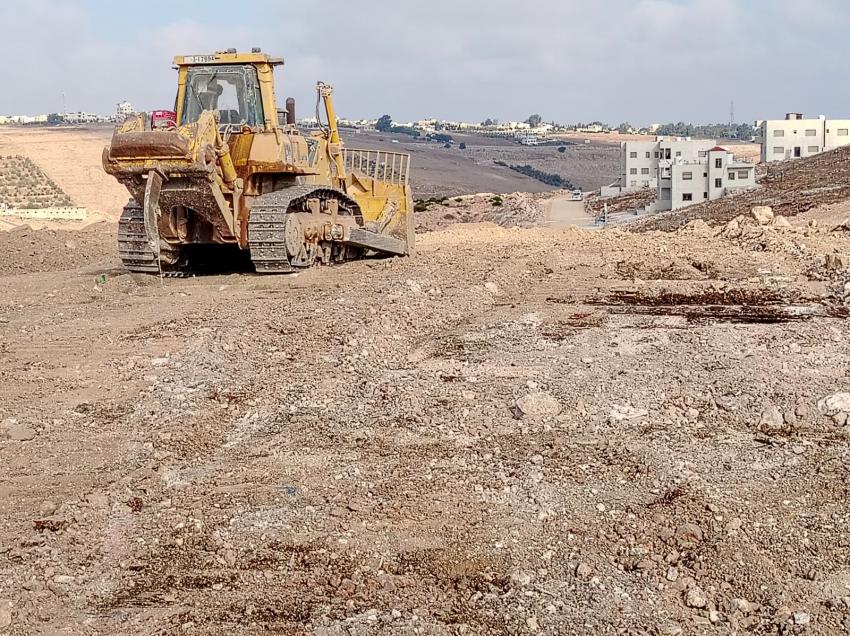 بلدية إربد الكبرى توسع الطرق حول مشروع مستشفى الأميرة بسمة الجديد