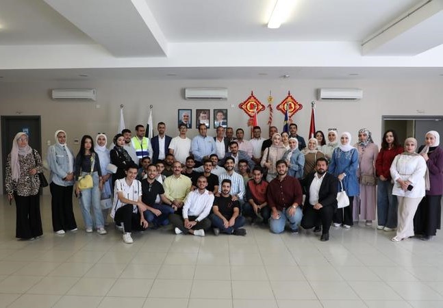 "شباب كلنا الأردن" يزورون مركز زوار