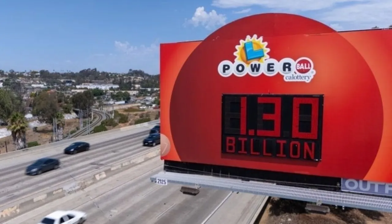 فوز شخصين بجائزة باوربول الكبرى بقيمة 1.8 مليار دولار في ثاني أكبر جائزة تاريخية