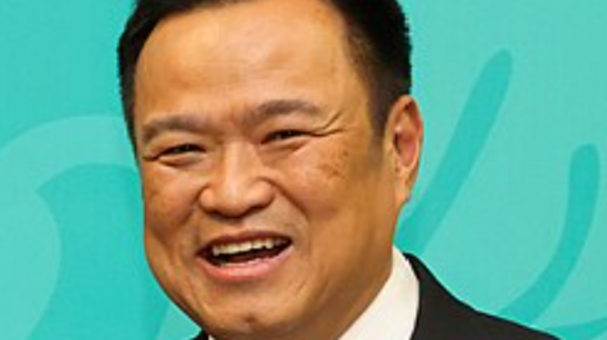 أنوتين شارنفيراكول يصبح رئيس وزراء تايلاند بعد تصويت البرلمان