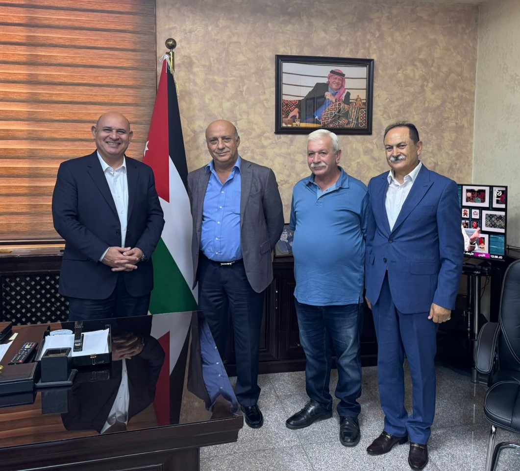 محافظ جرش ونقيب أصحاب المعاصر يناقشان استعدادات موسم زيت الزيتون