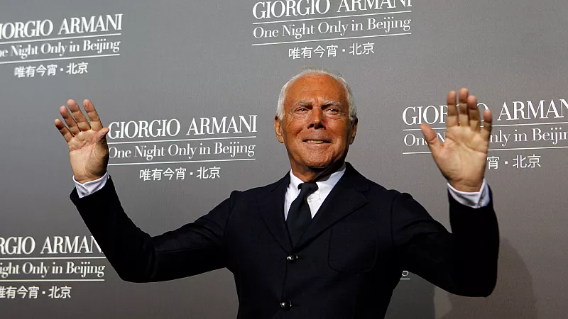صورة حول : وفاة مصمم الأزياء العالمي جورجيو أرماني عن عمر 91 عامًا وفاة مصمم الأزياء العالمي جورجيو أرماني عن عمر 91 عامًا