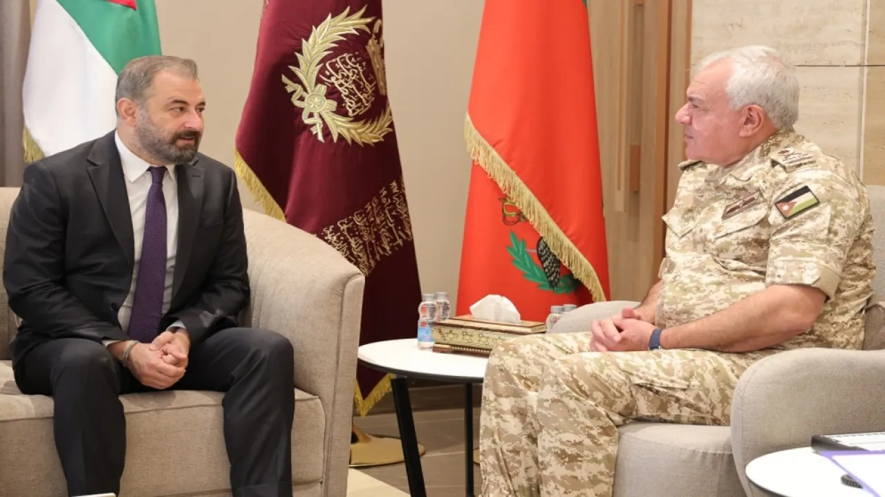 صورة حول : رئيس هيئة الأركان يبحث مع "أسيلسان الشرق الأوسط" تعزيز التعاون رئيس هيئة الأركان يبحث مع "أسيلسان الشرق الأوسط" تعزيز التعاون